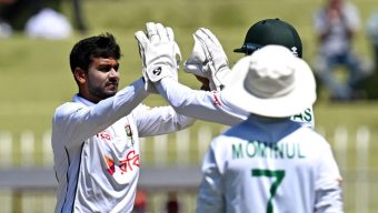 মিরাজের ঘূর্ণিতে ২৭৪ রানে  অলআউট পাকিস্তান