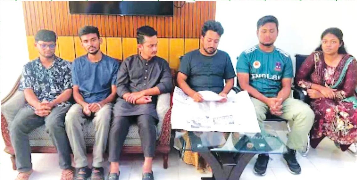 ডিবি কার্যালয়ে ৩২ ঘণ্টার অনশনে ছিলেন ৬ সমন্বয়ক!