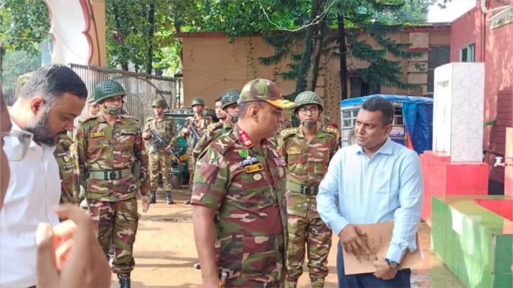 কুমিল্লা কোতয়ালি মডেল থানা পরিদর্শনে ৩৩ পদাতিক ডিভিশনের জিওসি