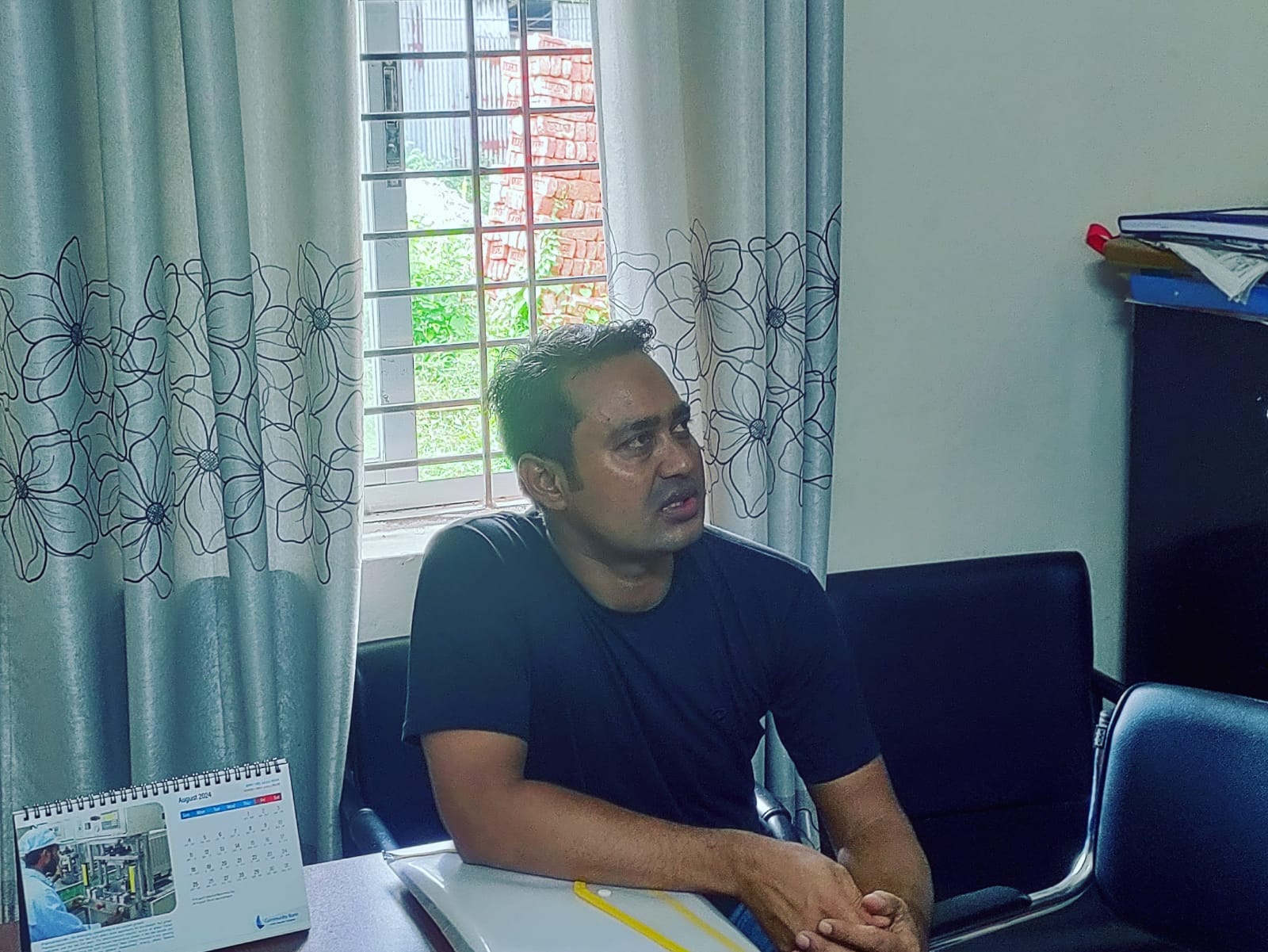 নিজাম হাজারীর সহযোগি মানিক যেতে পারেননি ভারতে