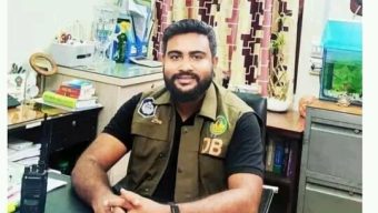 ক্রসফায়ারের ভয় দেখিয়ে টাকা আদায়: রাজশাহীতে এসআই’র বিরুদ্ধে মামলা