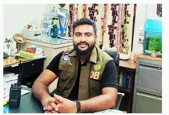 ক্রসফায়ারের ভয় দেখিয়ে টাকা আদায়: রাজশাহীতে এসআই’র বিরুদ্ধে মামলা