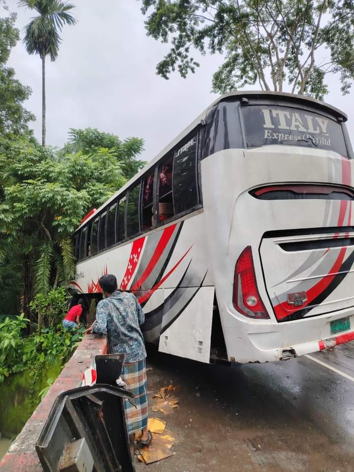 ঝালকাঠি টু রাজাপুর আঞ্চলিক মহাসড়কে সড়ক দুর্ঘটনা