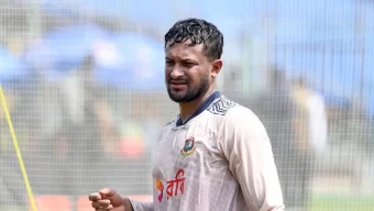 সাকিবকে জাতীয় দল থেকে বাদ দিয়ে দেশে ফেরাতে বিসিবিকে আইনি নোটিশ