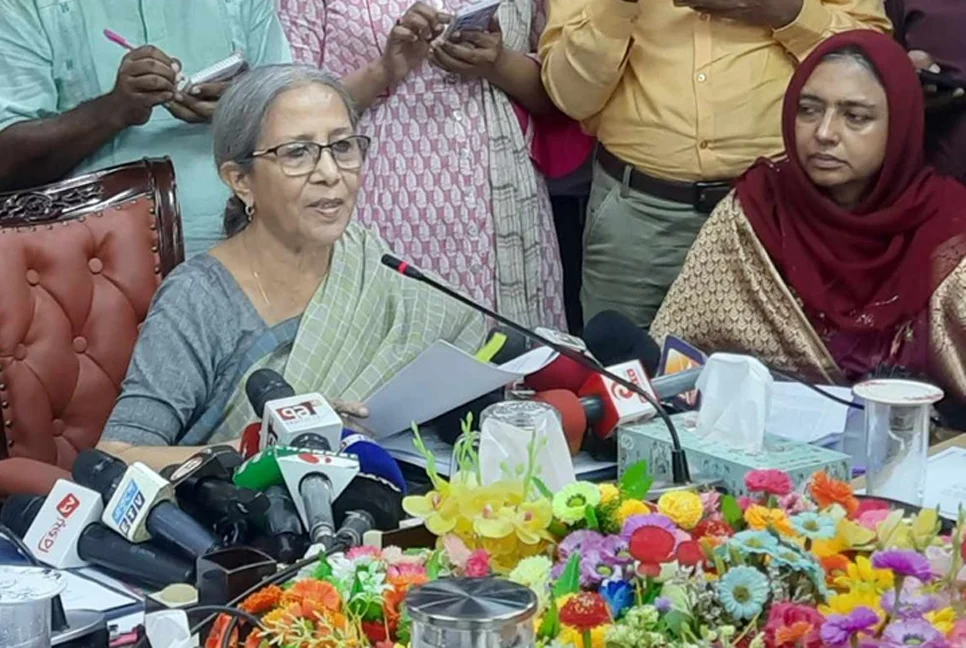 দুর্গাপূজা উপলক্ষ্যে বিশেষ অনুরোধে  ভারতে যাচ্ছে ইলিশ- উপদেষ্টা