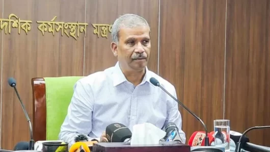 বিমানবন্দরে ভিআইপি সার্ভিস পাবেন রেমিট্যান্স যোদ্ধারা- উপদেষ্টা