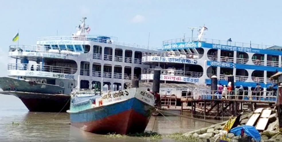 বৈরী আবহাওয়ার কারণে আরিচা- কাজিরহাট ও পাটুরিয়া -দৌলতদিয়া নৌরুটে লঞ্চ চলাচল বন্ধ