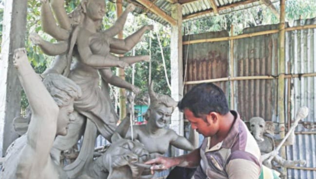 গাইবান্ধায় ৫৬৩ মণ্ডপে দুর্গাপূজার প্রস্তুতি