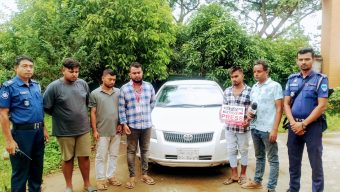 মাদকসেবন করতে সাংবাদিক ‘সাজলেন’ প্লাস্টিক ব্যবসায়ীরা