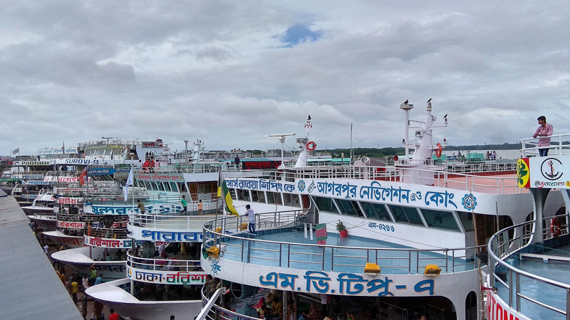 বরিশালের অভ্যন্তরীণ রুটের লঞ্চ চলাচল শুরু, হচ্ছে বৃষ্টি