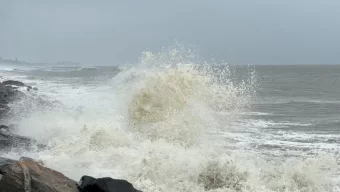 উপকূল থেকে ১০ লাখ ৬০ হাজার মানুষকে সরিয়ে নিচ্ছে ওড়িশা