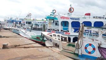 বরিশালে অভ্যন্তরীণ রুটে লঞ্চ চলাচল বন্ধ