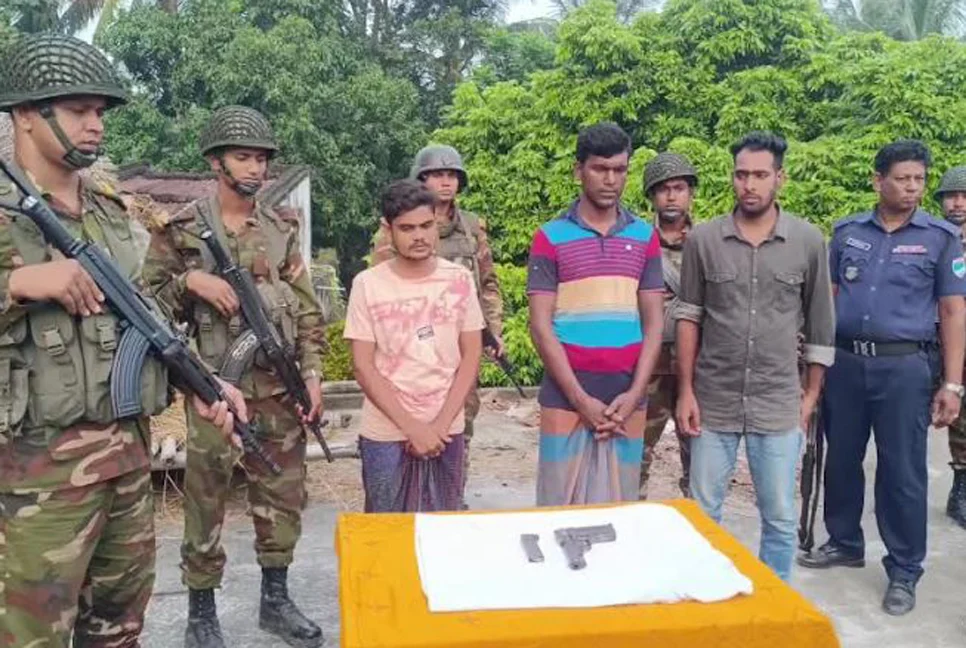 মেহেরপুরের বিদেশি পিস্তলসহ ৩ জন আটক