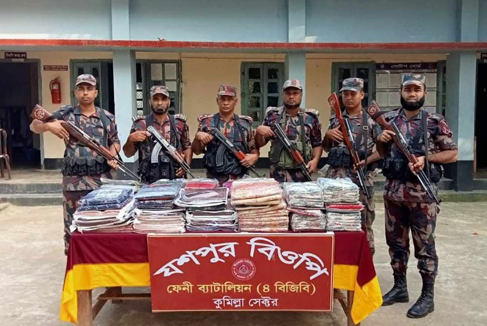 ফেনী সীমান্তে কোটি টাকার ভারতীয় মালামাল জব্দ
