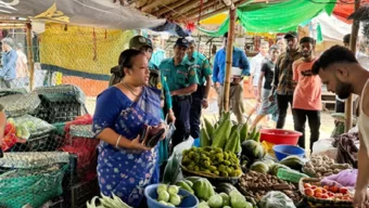চট্টগ্রামে দুই দোকানিকে জরিমানা