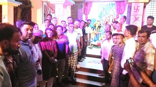 দ্দগ্রামেচৌর উজিরপুর ও কালিকাপুর ইউনিয়নে পূজা মন্ডপ পরিদর্শন করেন বিএনপি নেতা কামরুল হুদা