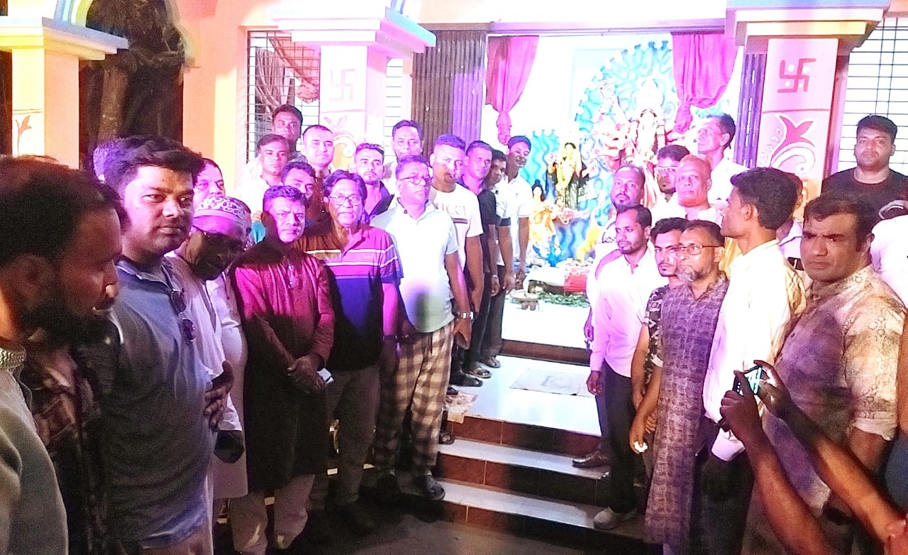 দ্দগ্রামেচৌর উজিরপুর ও কালিকাপুর ইউনিয়নে পূজা মন্ডপ পরিদর্শন করেন বিএনপি নেতা কামরুল হুদা