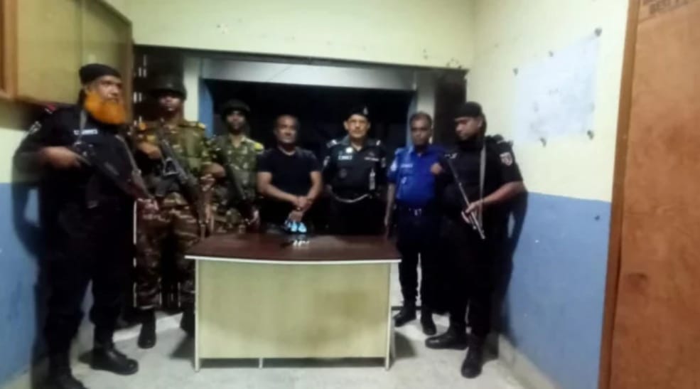 যৌথ বাহিনীর অভিযানে অস্ত্রসহ যুবলীগ নেতা আটক