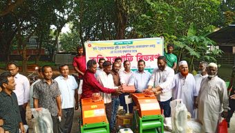 রাণীশংকৈলে কৃষকদের মাঝে বিনামূল্যে কৃষি যন্ত্রপাতি বিতরণ