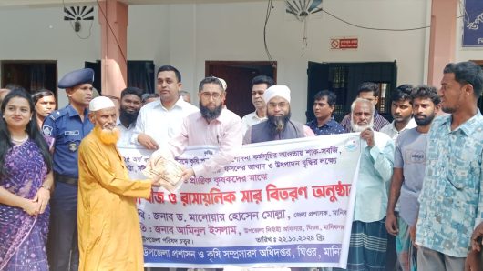 ঘিওরে নবাগত জেলা প্রশাসক প্রান্তিক কৃষকদের মাঝে সার বিতরণ ও সরকারি কর্মকর্তা রাজনীতি ব্যক্তিত্ব, বীর মুক্তিযোদ্ধাদের সাথে মতবিনিময় করেন