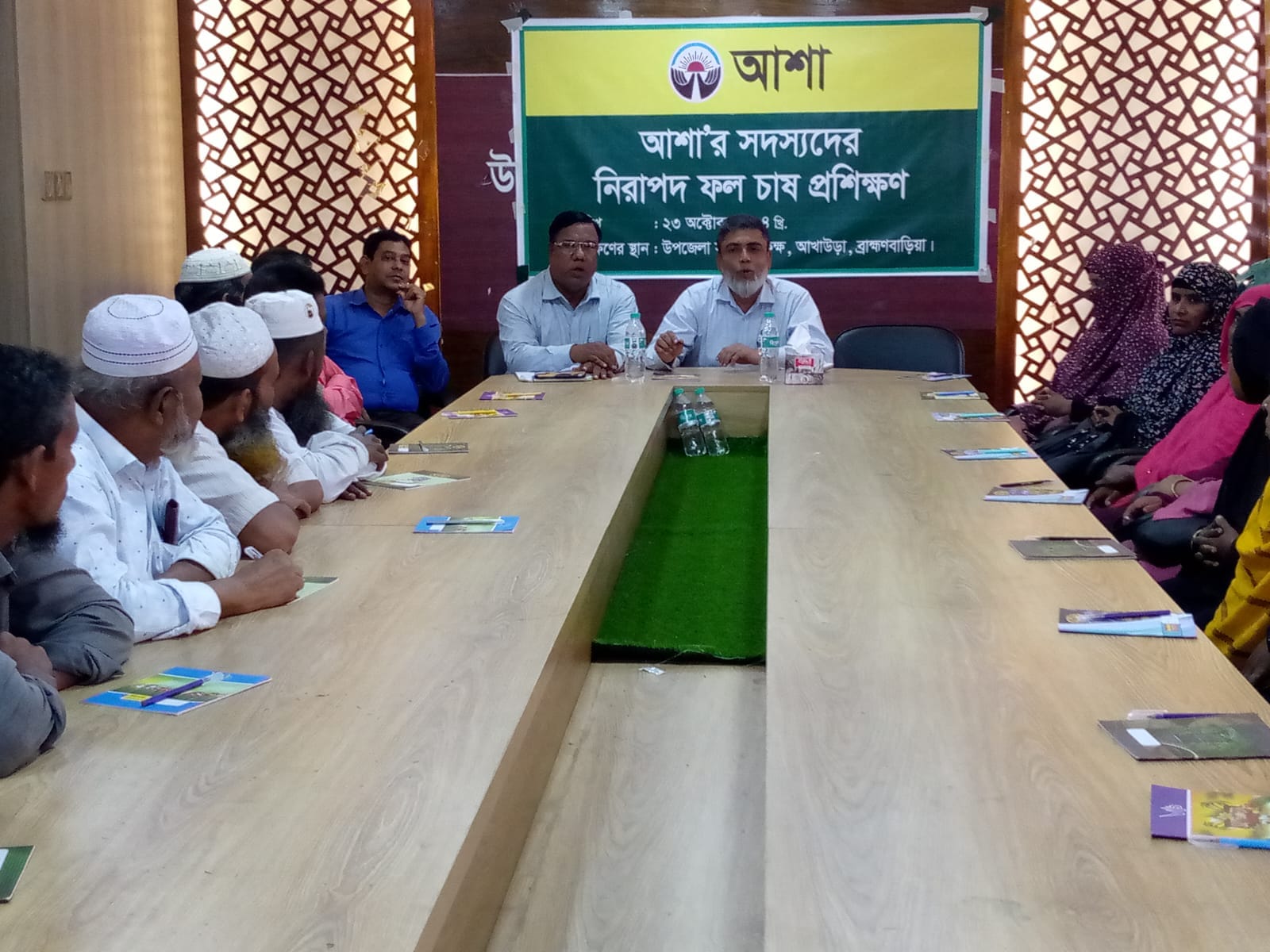 চাষীরা জেনে গেলেন কিভাবে নিরাপদে ফল চাষ করতে হয়