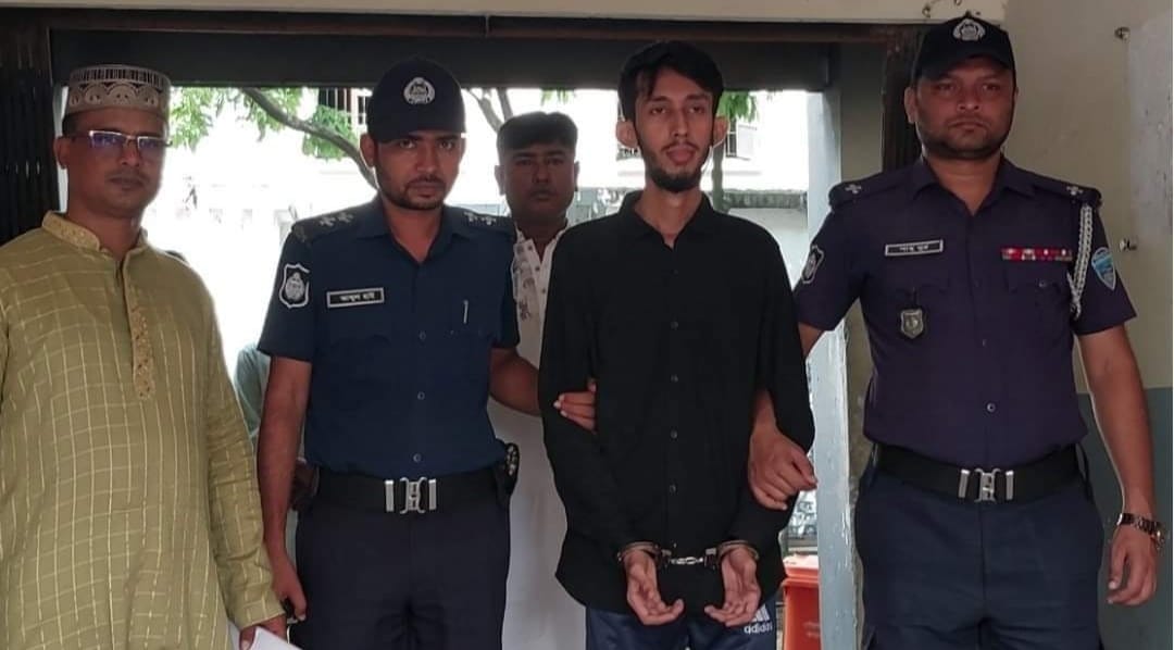 ব্রাহ্মণবাড়িয়ায় ঢাকা বিশ্ববিদ্যালয়ের ছাত্রলীগ নেতা জাহিদুল হক শুভ(২৫)কে গ্রেফতার করেছে পুলিশ।