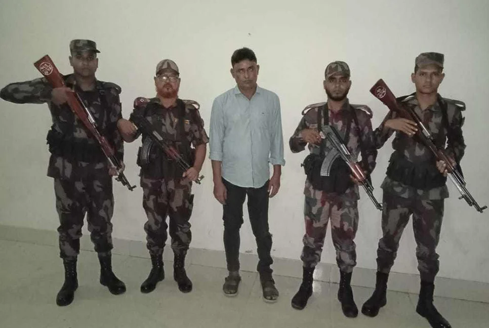 মৌলভীবাজার সীমান্তে ইয়াবাসহ যুবলীগ নেতা আটক