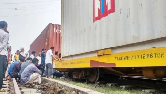 টঙ্গীতে কনটেইনার লাইনচ্যুত, আপ লাইনে রেল চলাচল বন্ধ