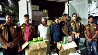 নরসিংদীতে অবৈধ ভারতীয় প্রসাধনীসহ আটক ২
