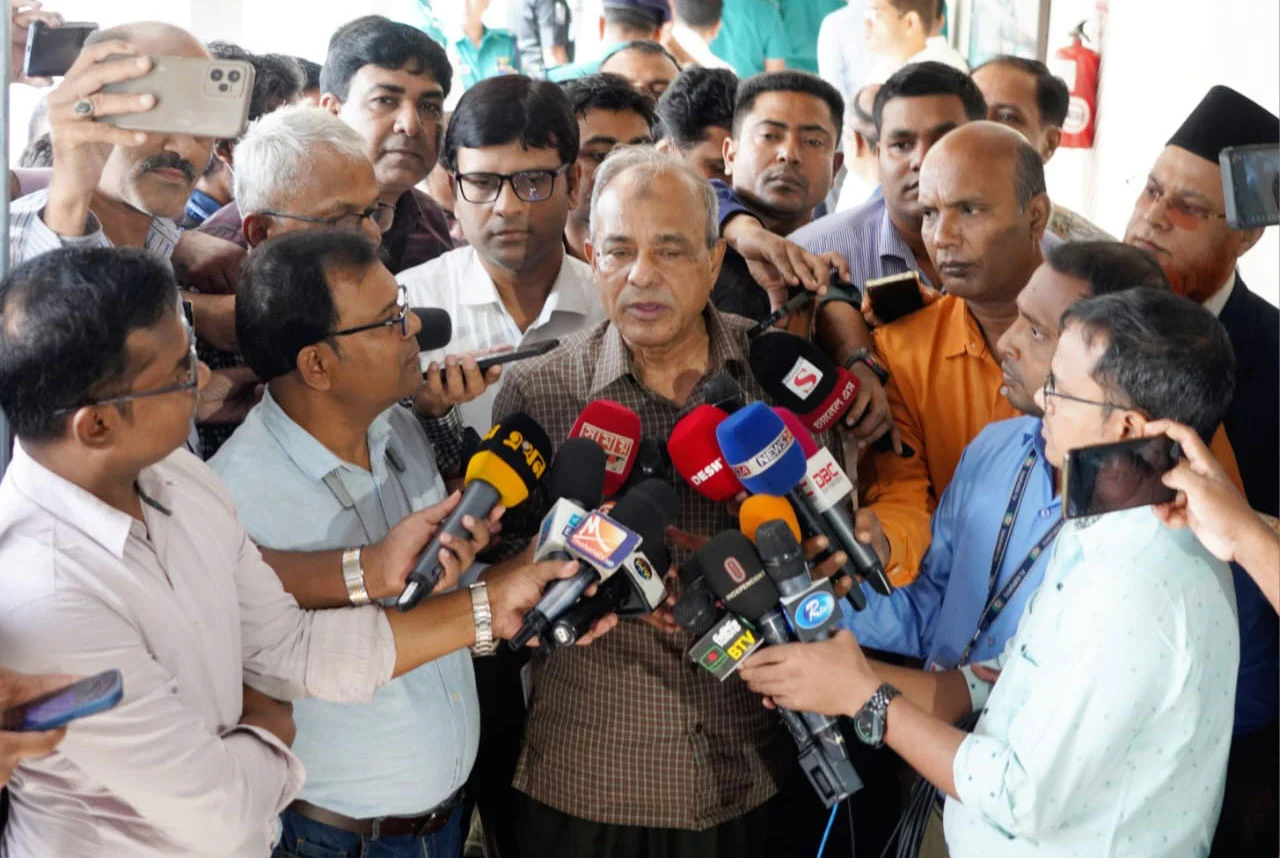 রাস্তায় দোকানপাট বসতে দেওয়া হবে না: স্বরাষ্ট্র উপদেষ্টা