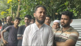 কচুয়ায় পুকুরে গিলে খাচ্ছে রাস্তা ॥ দ্রুত সংস্কার চায় এলাকাবাসী
