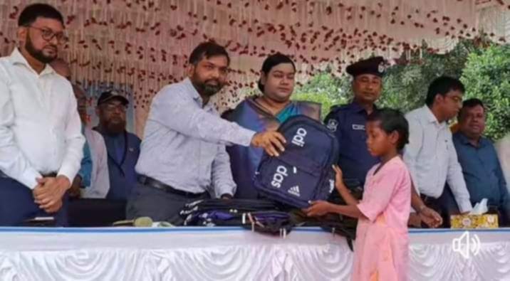 গাইবান্ধা জেলার গোবিন্দগঞ্জে ক্ষুদ্র নৃগোষ্ঠীদের মাঝে শিক্ষাবৃত্তি,বাইসাইকেল,স্কুল ব্যাগ,ক্রীড়া সামগ্রী,শীতবস্ত্র, সেলাই মেশিন বিতরন।