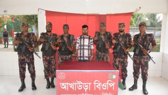 চট্টগ্রামের স্বেচ্ছাসেবক লীগ নেতা ভারতে যাওয়ার সময় আখাউড়ায় আটক