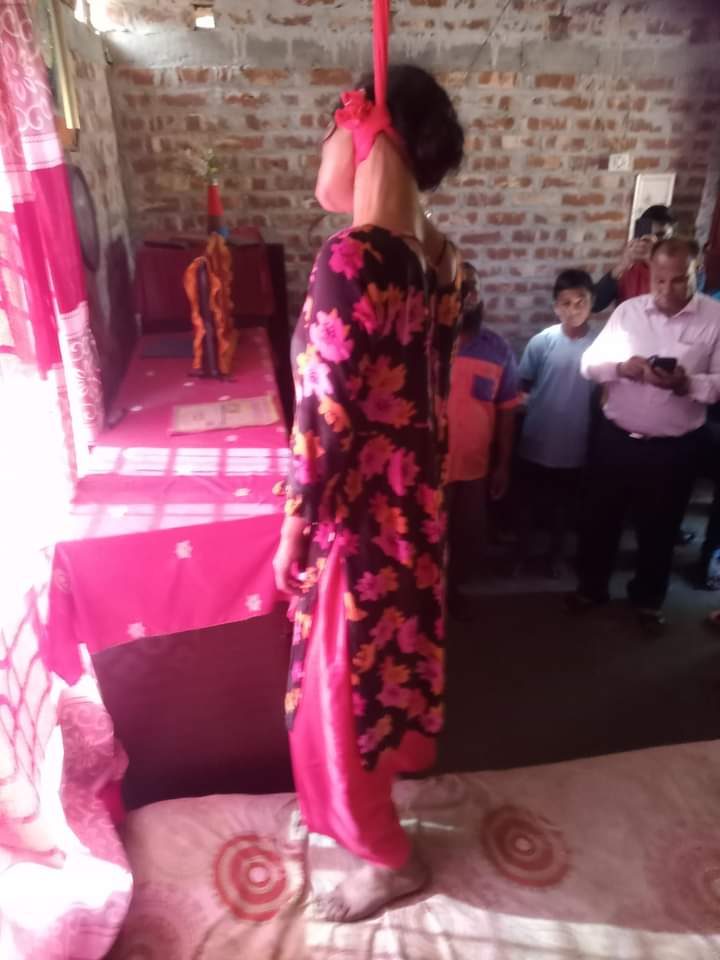 সুন্দরগঞ্জ থানার ওসির ধমকে বিয়ের পিঁড়িতে বসতে না পেরে ধর্ষিতা অনার্স পাশ ছাত্রীর আত্মহত্যা!