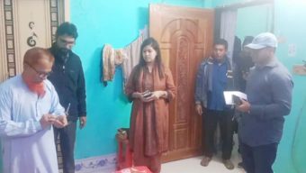 ঝালকাঠিতে সম্পত্তি লিখে নিতে মুক্তিযোদ্ধা বাবাকে ৮ দিন তালাবদ্ধ করে রাখলেন মেয়েরা,