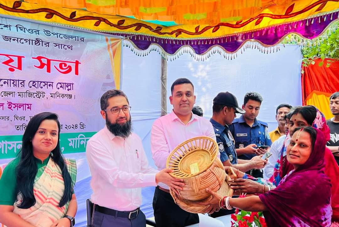 ঘিওরে বাঁশ – বেত শিল্পে সম্পৃক্ত জনগোষ্ঠীর সাথে জেলা প্রশাসকের মতবিনিময় সভা অনুষ্ঠিত