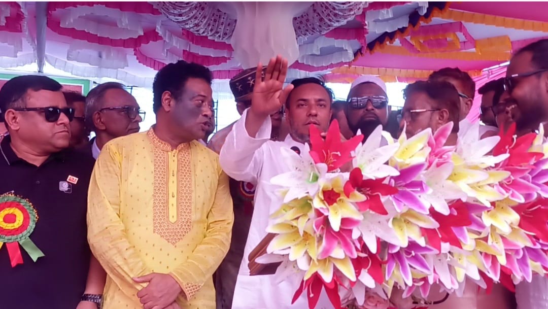 সাবেক আইনমন্ত্রীর বিরুদ্ধে সংসদীয় এলাকার ১৭ জনকে হত্যার অভিযোগ তুলে বিচার দাবি
