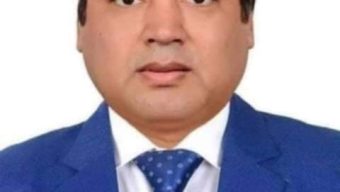 পলাশবাড়ীতে প্রবাসী আবু জাহিদ নিউকে গণধোলাই দিয়েছে ছাত্র- জনতা