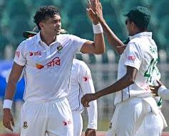 দ্বিতীয় দিনের শুরুতেই হাসান মাহমুদের জোড়া আঘাত