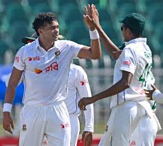 দ্বিতীয় দিনের শুরুতেই হাসান মাহমুদের জোড়া আঘাত