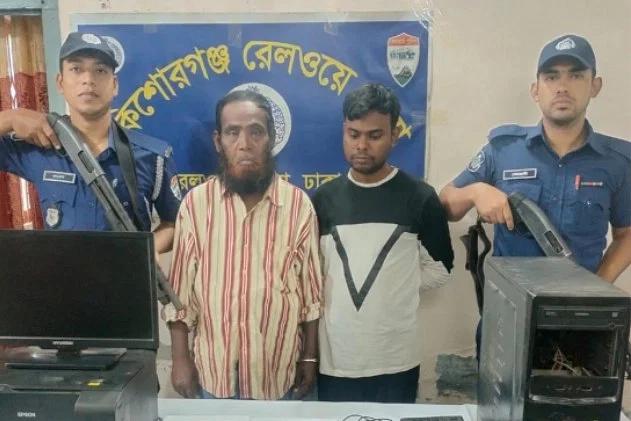 কিশোরগঞ্জে ট্রেনের ৭০ আসনের টিকিটসহ কালোবাজারি চক্রের দুজন আটক