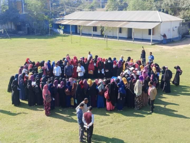 গাইবান্ধার পলাশবাড়ীতে ৩১ দফা তুলে ধরে শিক্ষার্থীদের সাথে ছাত্রদলের মতবিনিময়।