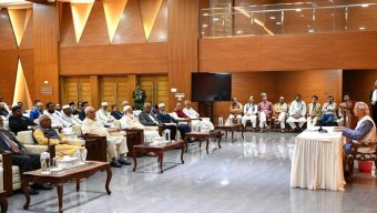 রাজনৈতিক দলগুলোর কাছে তিন বিষয়ে মতামত চাইলেন প্রধান উপদেষ্টা