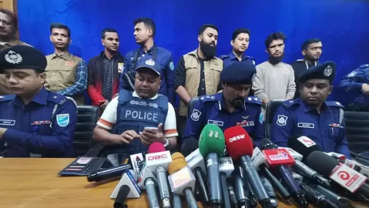 ১০ কর্মকর্তা ও ৬ গ্রাহককে জিম্মি করে ১৮ লাখ টাকা লুট করেন তিনজন: পুলিশ