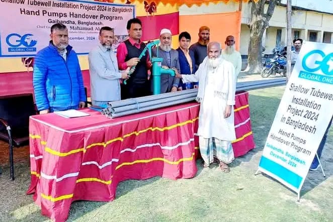 গাইবান্ধার সুবিধা বঞ্চিত ৯৬ পরিবার পেল বিনামূল্যে টিউবয়েল।