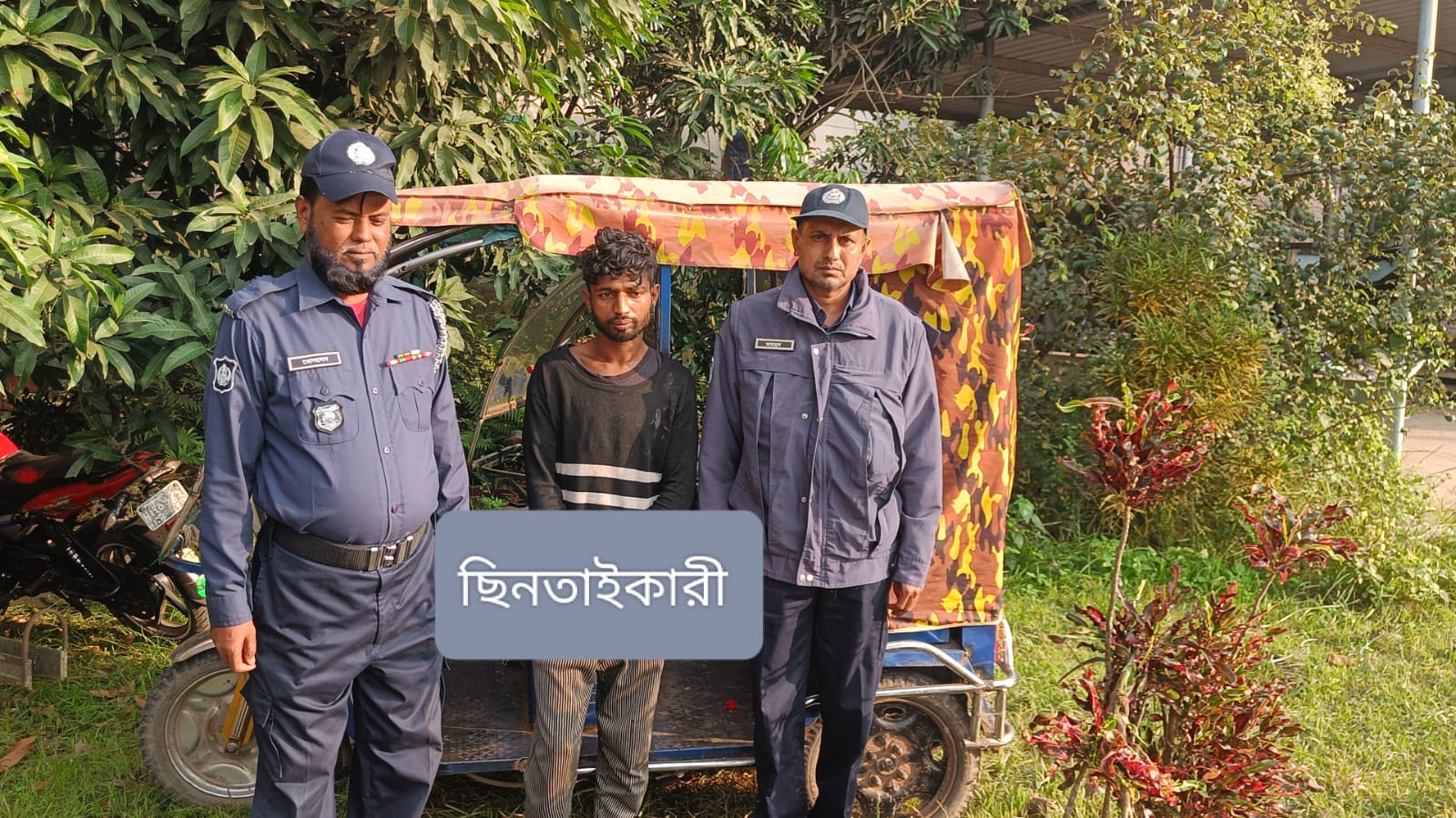 আখাউড়া থানা পুলিশের হাতে ইজিবাইক ছিনতাইকারী আটক।