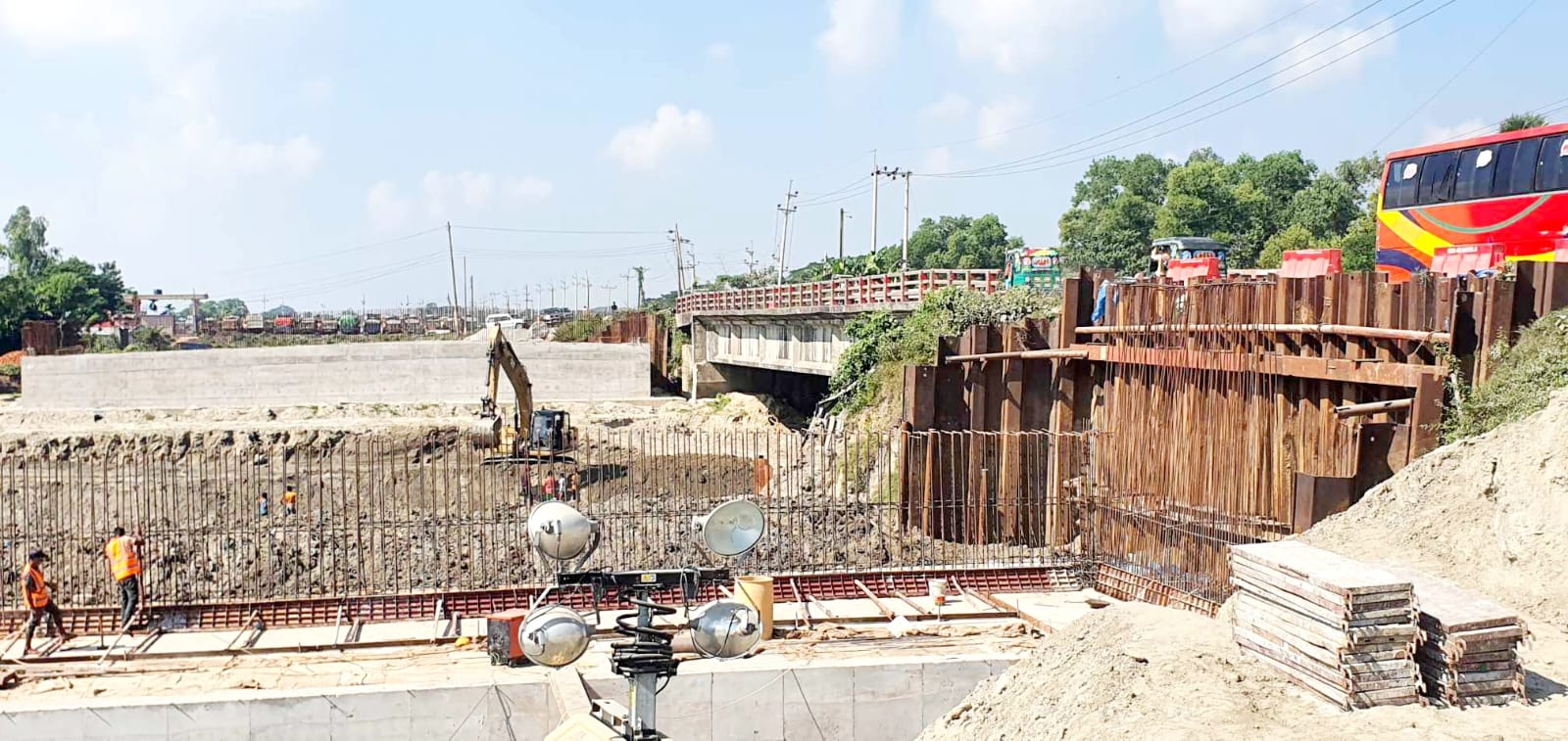 ব্রাহ্মণবাড়িয়ার সড়কে ছয়  লেনের কাজ এগিয়ে চলছে গাড়ি চলবে ১০০ কি.মি গতিতে