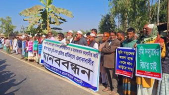 গাইবান্ধা গোবিন্দগঞ্জে কলোনীর জমি দখলের চেষ্টার প্রতিবাদে মানববন্ধন অনুষ্ঠিত ।