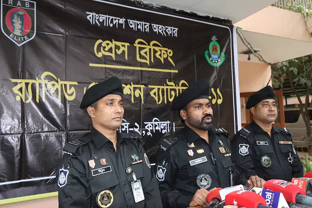 ক্ষোভ থেকে প্রথমে জাহাজের মাস্টারকে, ধরা পড়ার ভয়ে আরও ৬ জনকে হত্যা
