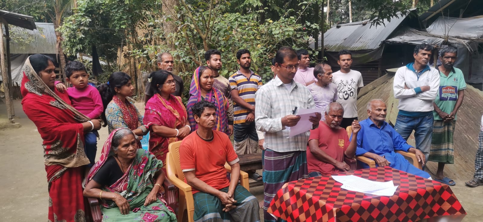 রাজাপুরে হুমকি ও ভয়ভীতির প্রতিবাদে ৫ পরিবারের লোকজন নিরাপত্তা চেয়ে সংবাদ সম্মেলন মোঃ ইয়াসিন খান